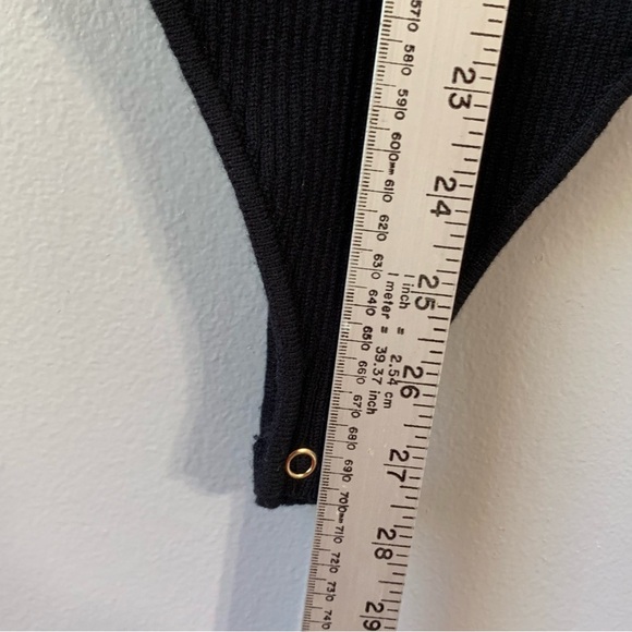Alloy Apparel black‎ ribbed cap sleeve bodysuit with gold snap up bust. Size L - Picture 10 of 13